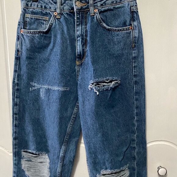 NWT BDG Mom High Waisted Tapered Leg Jeans Medium Wash Distressed Size 27 - Picture 2 of 8